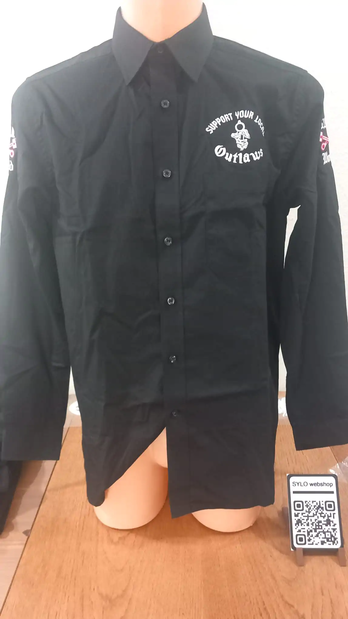 Support embroidered man’s shirt